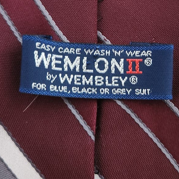 Vintage Wemblon II By Wembley Wash and wear Men's Tie 2.5"x54" Burgundy/Silver - Picture 4 of 6